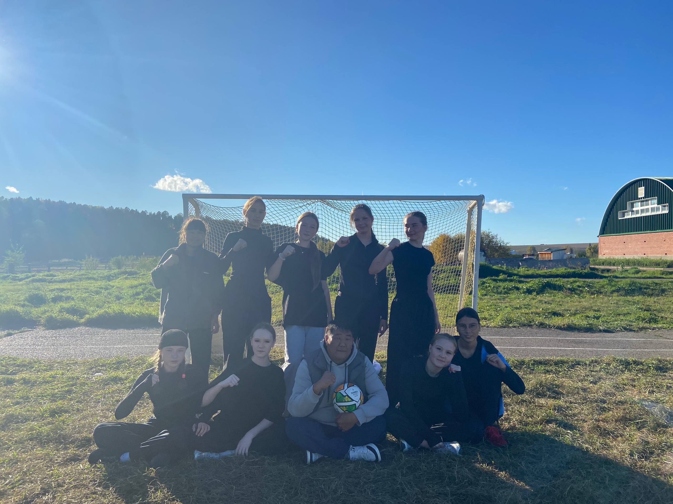 Муниципальные соревнования по мини-футболу среди девушек.